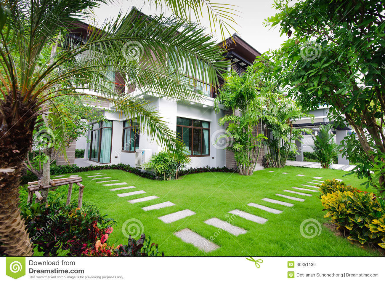 maison moderne jardin